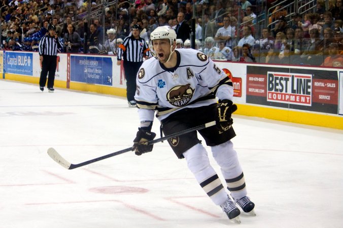 Hershey Bears Alternate Captain Tyson Strachan vs Syracuse Crunch 18 December 2013. (Annie Erling Gofus/Olympus Athletics)